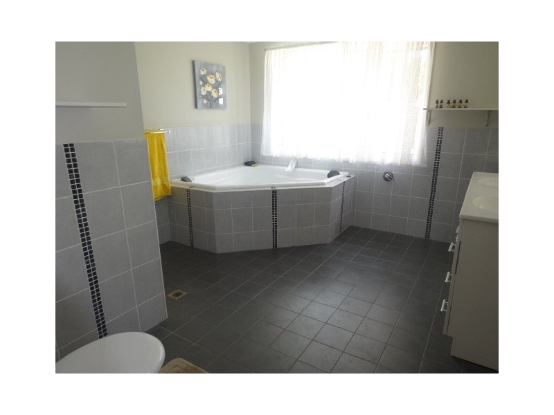 6 Tunnel Road, Cessnock NSW 2325