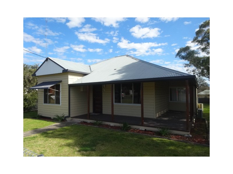 9 Ercildoune St, Cessnock NSW 2325
