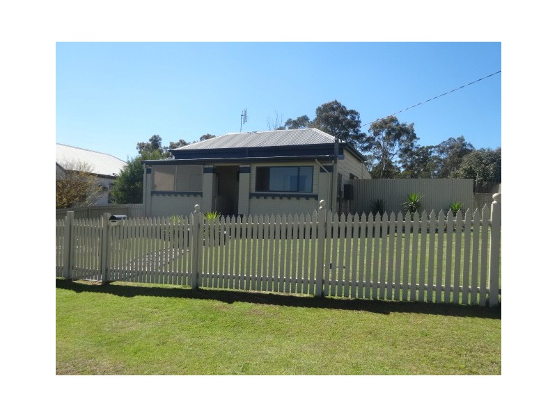 8 Nelson Street, Abermain NSW 2326