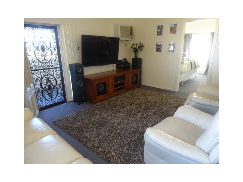 8 Nelson Street, Abermain NSW 2326