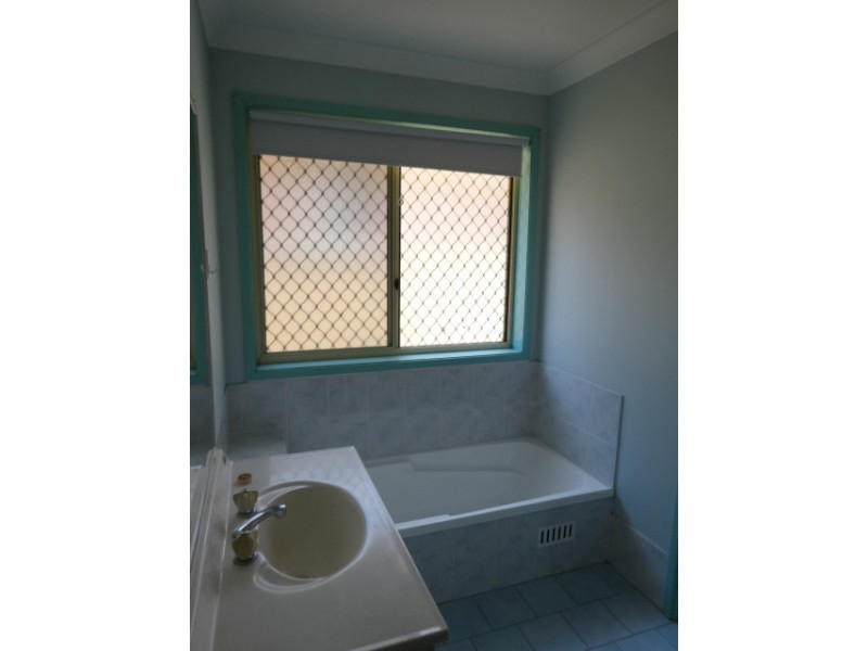 16 Casson Ave, Cessnock NSW 2325