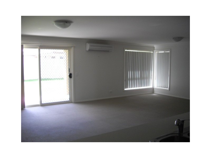 1/10 Robinia Way, Cessnock NSW 2325