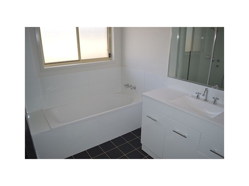 6 Tempranillo Crs, Cessnock NSW 2325