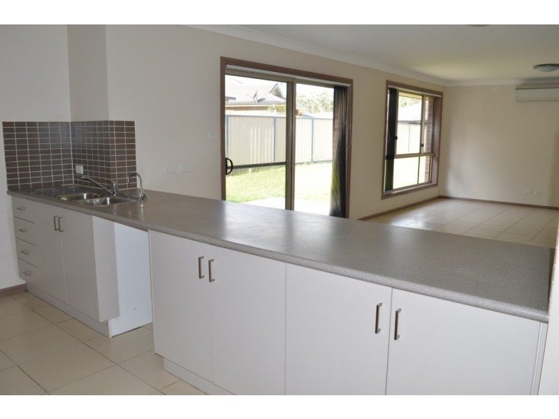 17 Duguid Cl, Cessnock NSW 2325