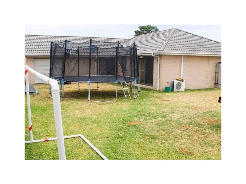 8 Alpine Avenue, Cessnock NSW 2325