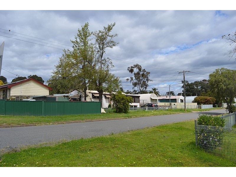 27 Macquarie Ave, Cessnock NSW 2325