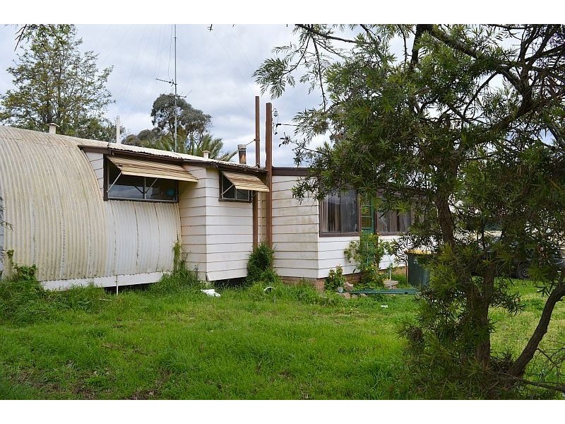 27 Macquarie Ave, Cessnock NSW 2325
