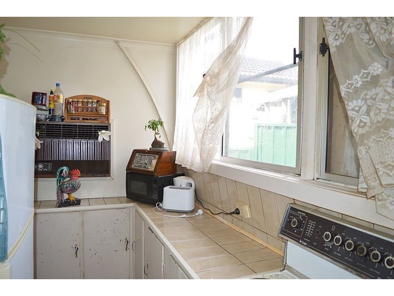 27 Macquarie Ave, Cessnock NSW 2325