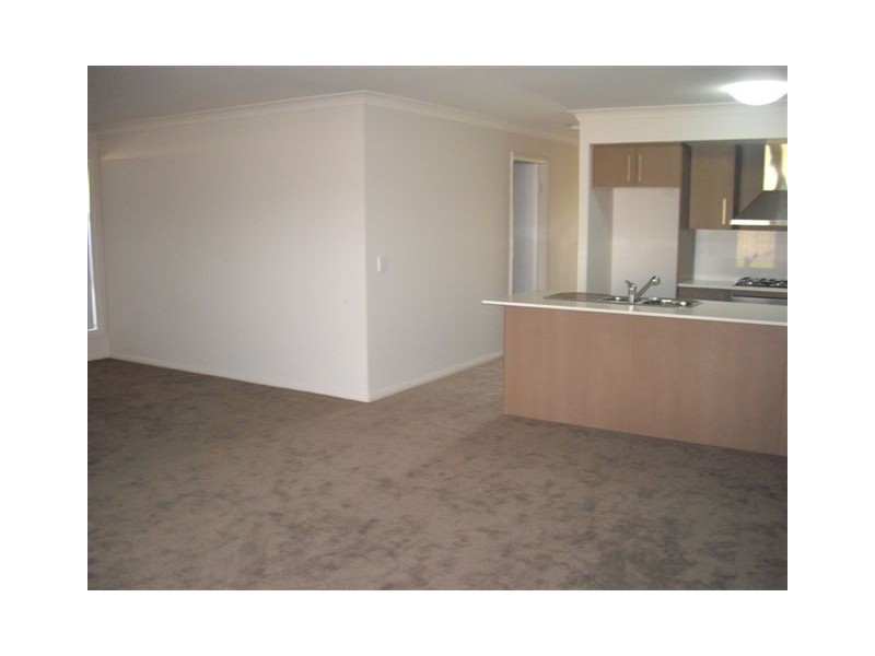 2/8 Robinia Way, Cessnock NSW 2325