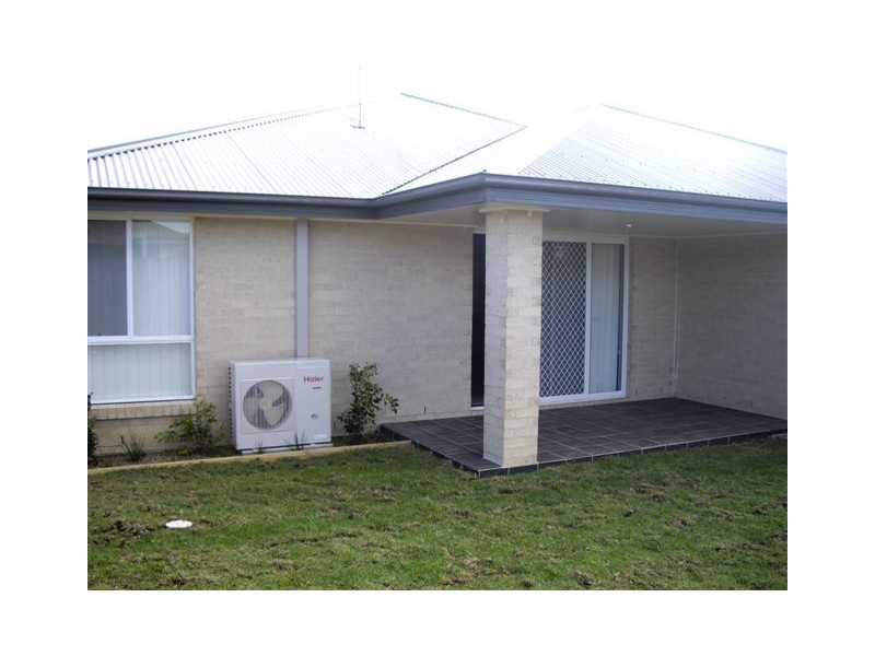 2/8 Robinia Way, Cessnock NSW 2325