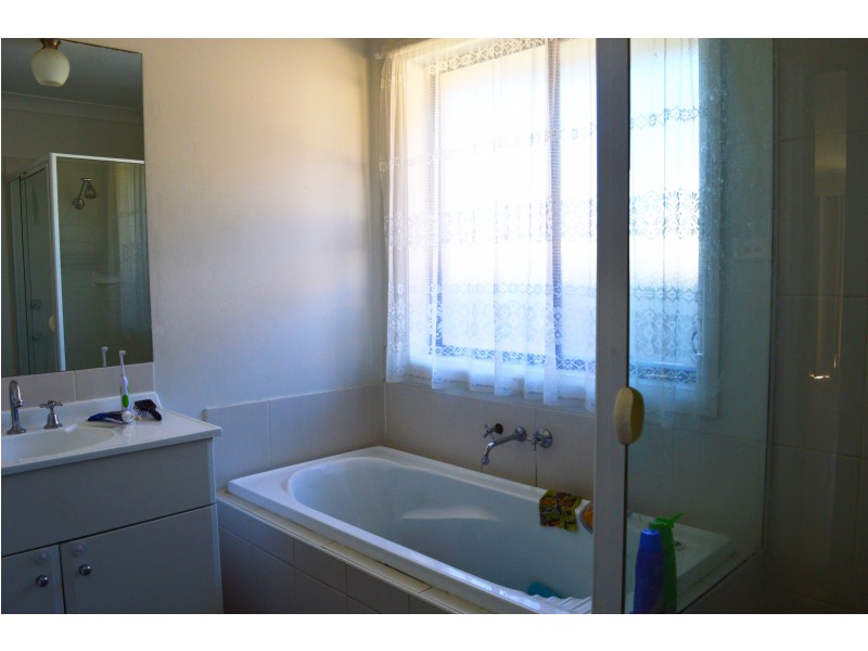 12 Garland Road, Cessnock NSW 2325