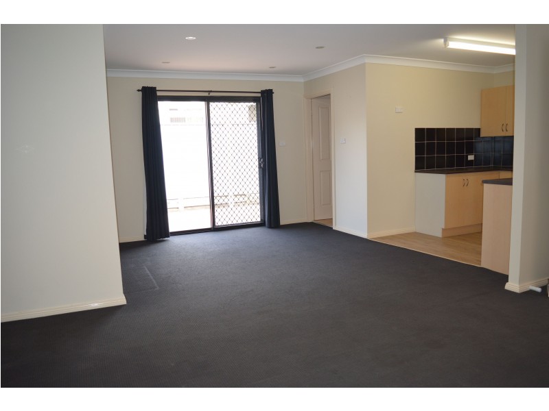 2/304 Maitland Road, Cessnock NSW 2325