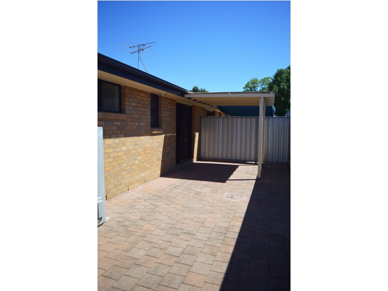 2 & 3/304 Maitland Road, Cessnock NSW 2325