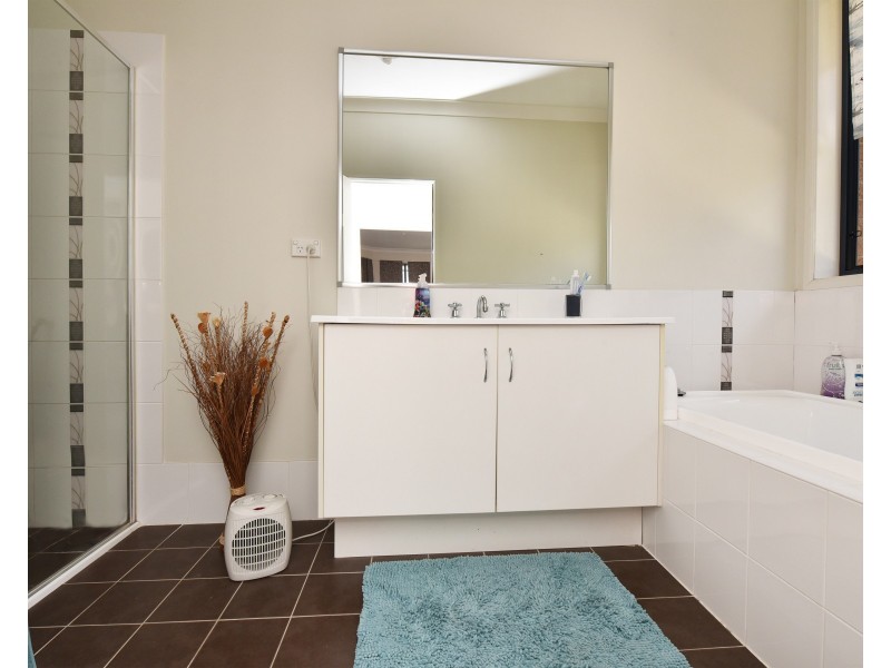 12 Hickey Street, Cessnock NSW 2325