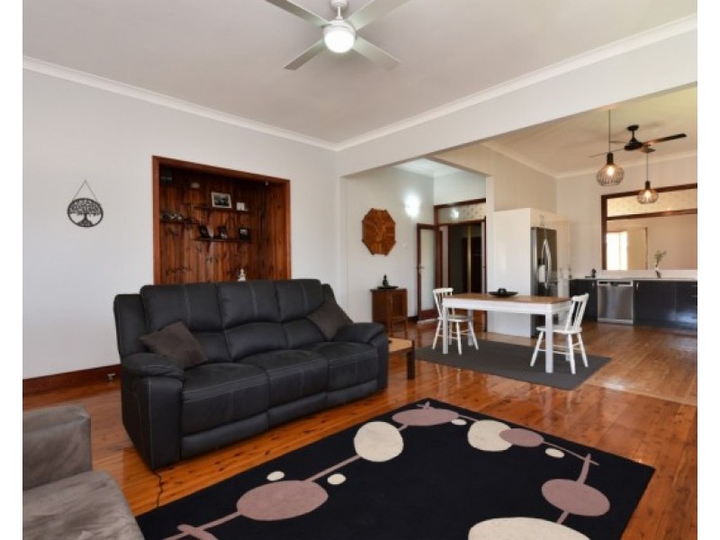 38 Anzac Ave, Cessnock NSW 2325