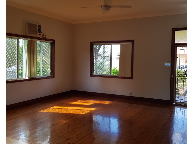 38 Anzac Ave, Cessnock NSW 2325