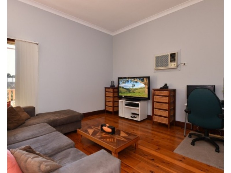 38 Anzac Ave, Cessnock NSW 2325