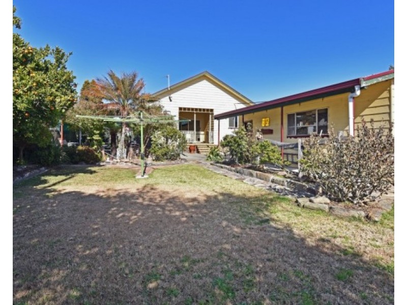38 Anzac Ave, Cessnock NSW 2325