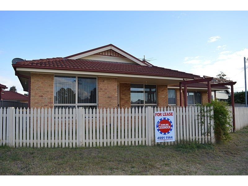 1/4 Sports Avenue, Cessnock NSW 2325