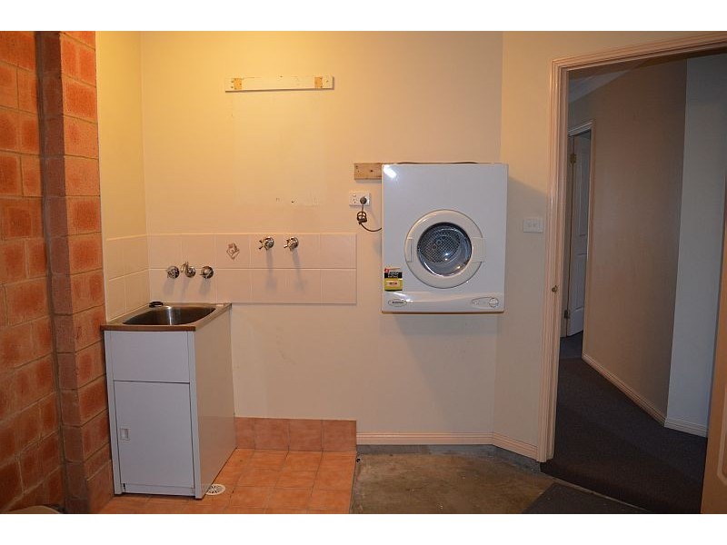 1/4 Sports Avenue, Cessnock NSW 2325