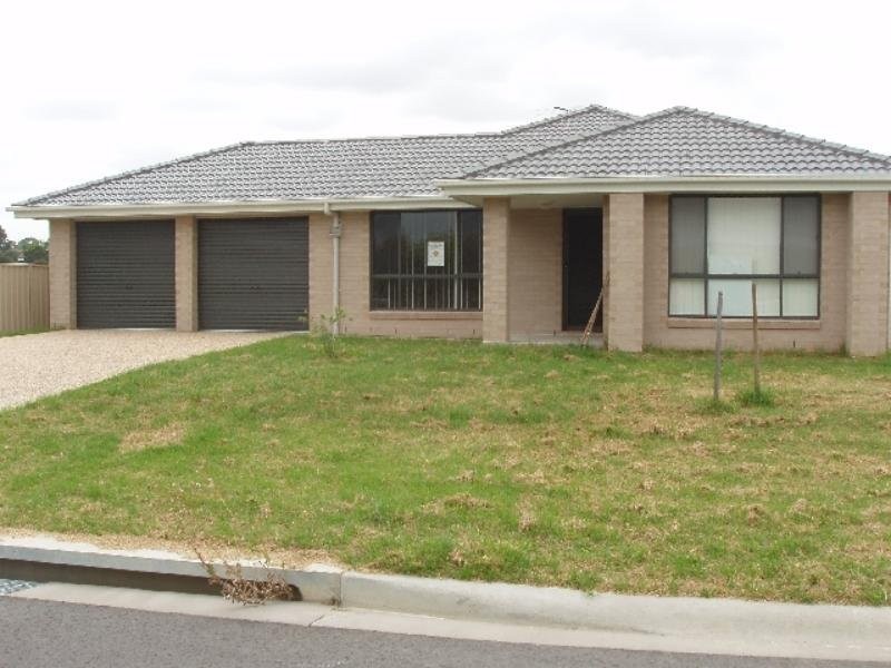 12 Garland Road, Cessnock NSW 2325