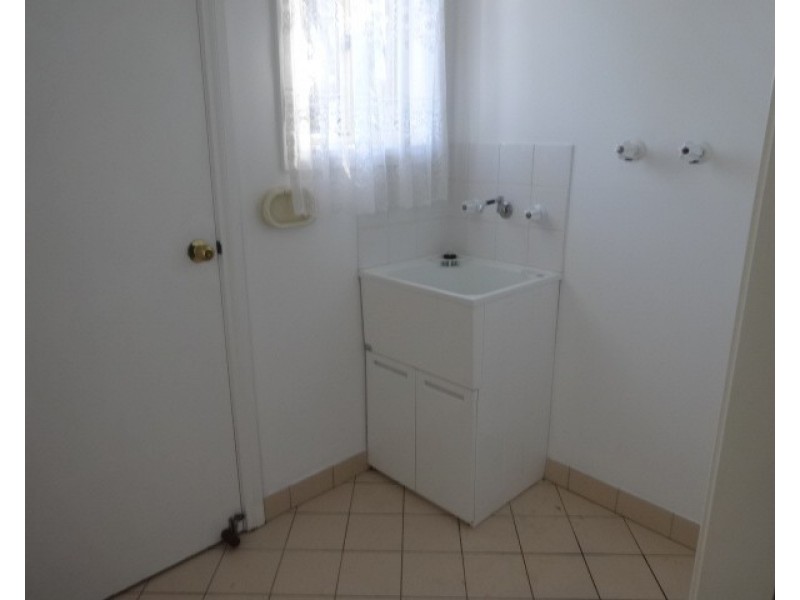 2/8C Sheddon Street, Cessnock NSW 2325