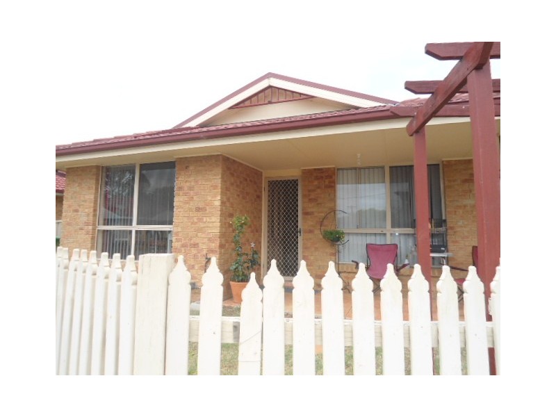 1/4 Sports Ave, Cessnock NSW 2325