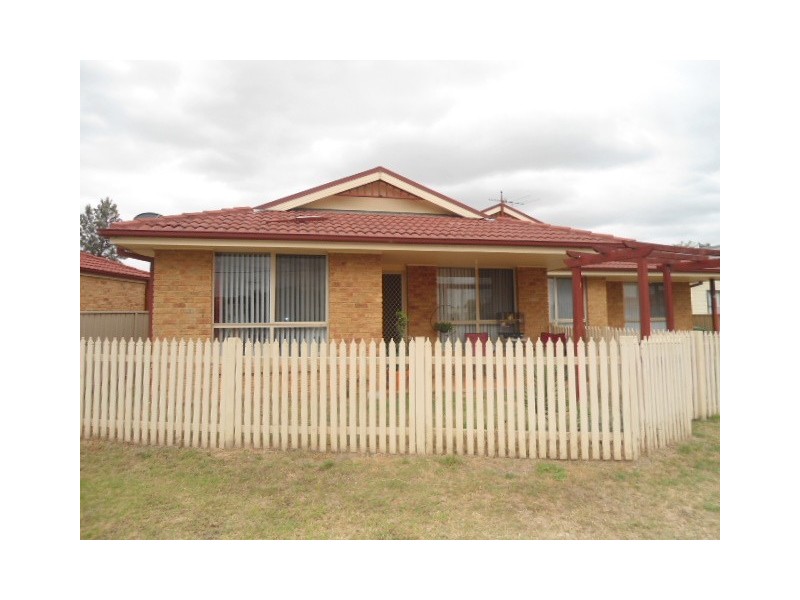 1/4 Sports Ave, Cessnock NSW 2325