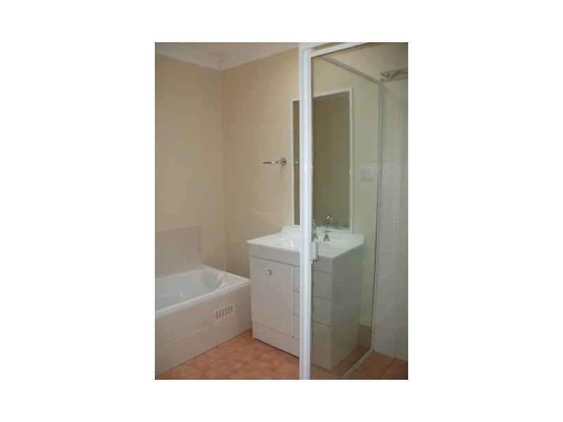 1/4 Sports Ave, Cessnock NSW 2325