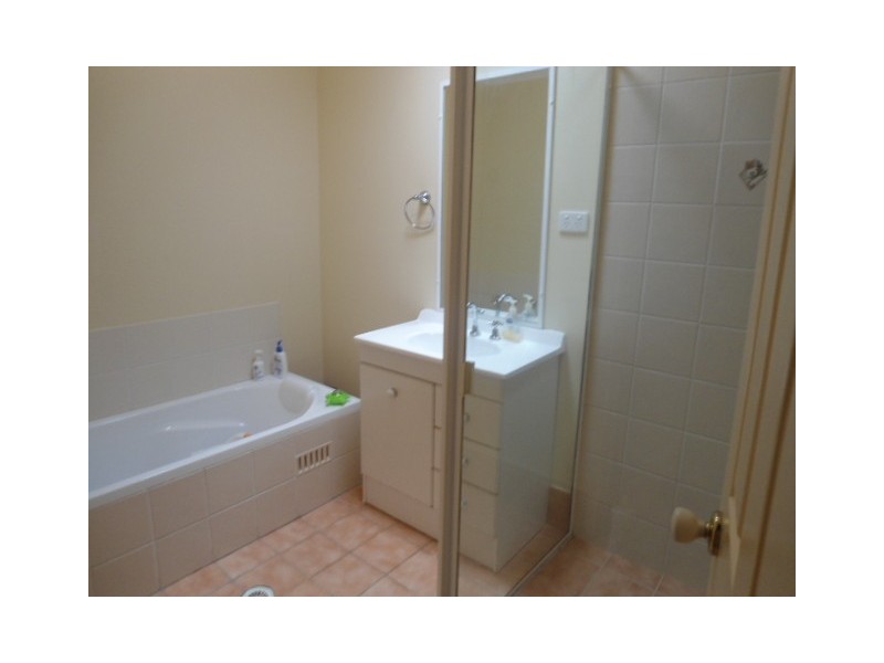 1/4 Sports Ave, Cessnock NSW 2325