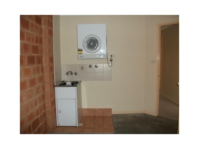 1/4 Sports Ave, Cessnock NSW 2325