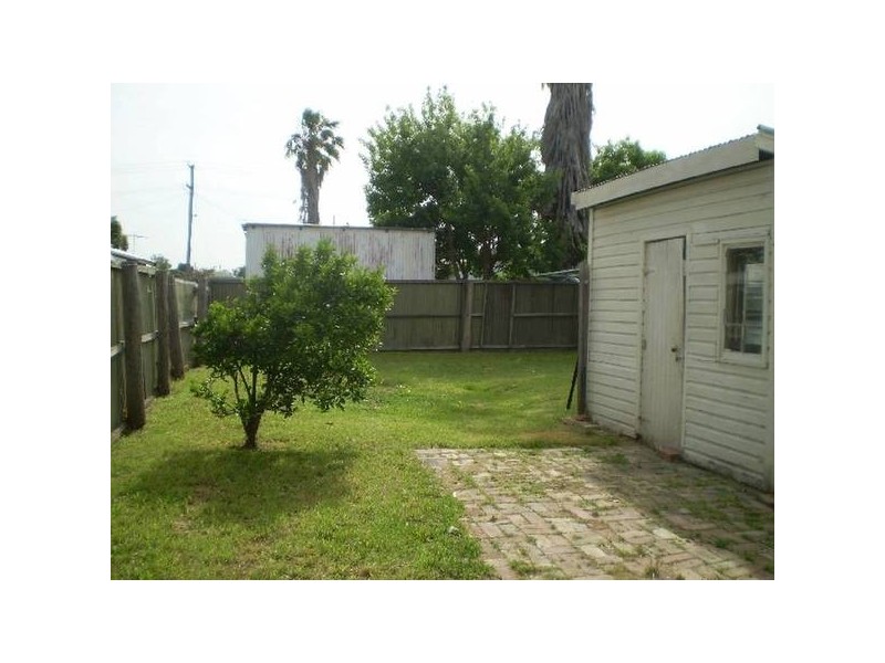 24 Macquarie Ave, Cessnock NSW 2325