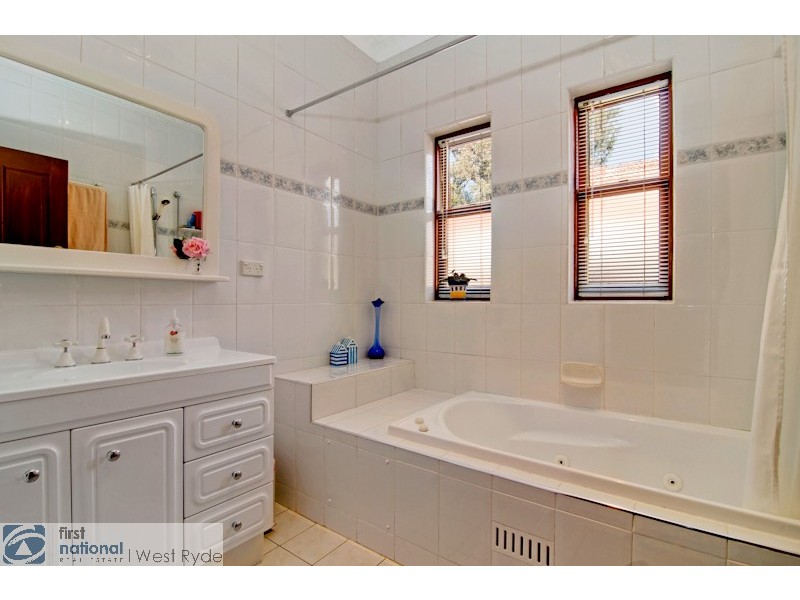 8 Shaftsbury Road, West Ryde NSW 2114