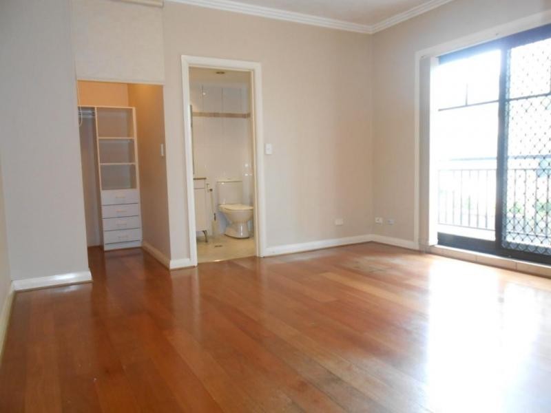 8/143 Bowden Street, Meadowbank NSW 2114