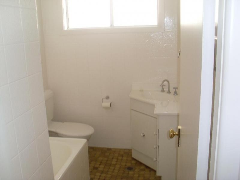 8 Woodward Street, Ermington NSW 2115