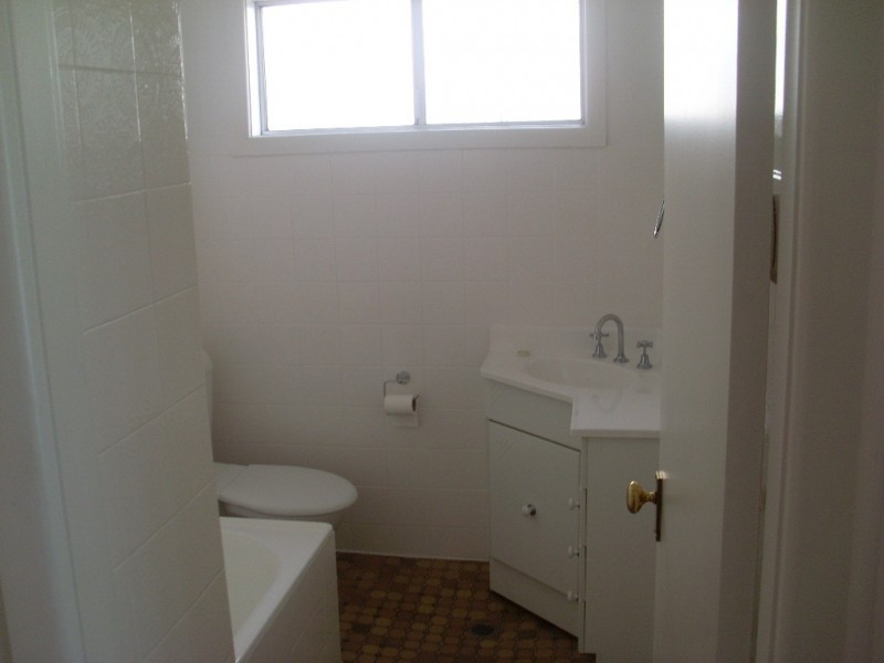 8 Woodward Street, Ermington NSW 2115