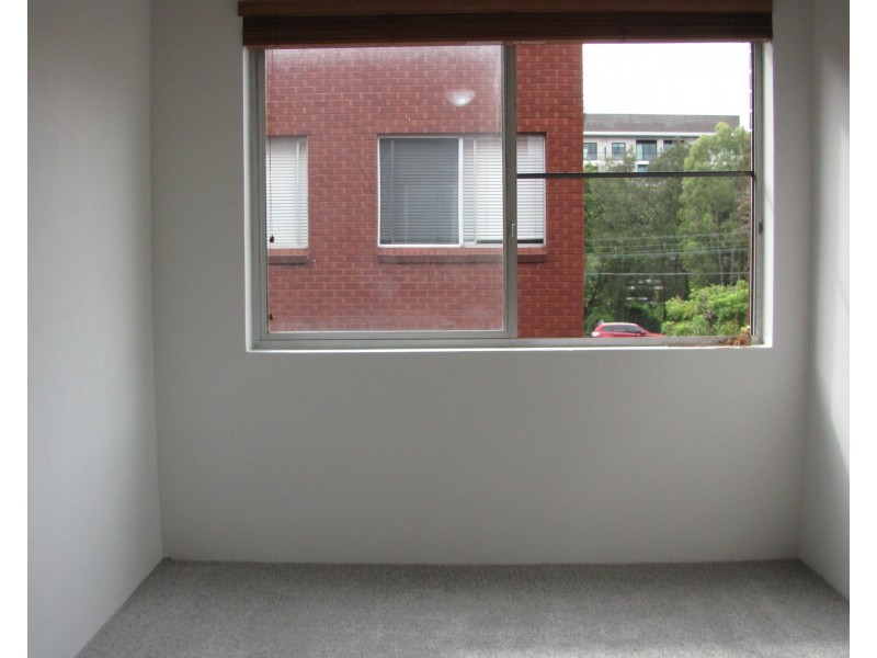 17/10 Bank Street, Meadowbank NSW 2114