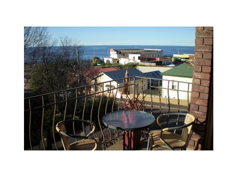 2/18 Queen Street, Burnie TAS 7320