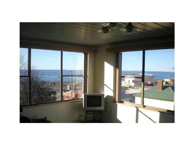 2/18 Queen Street, Burnie TAS 7320