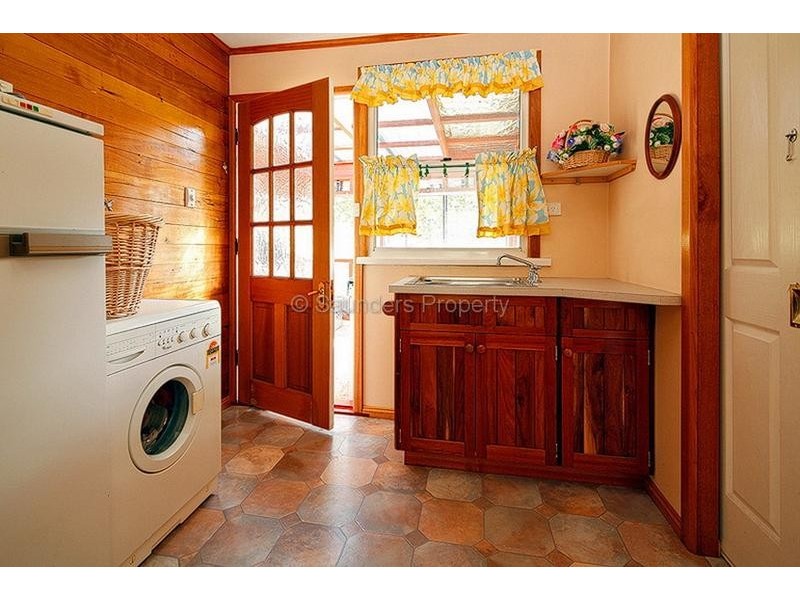 Elizabeth Town TAS 7304