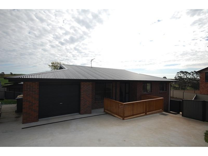 2/12 Josie Crescent, Burnie TAS 7320