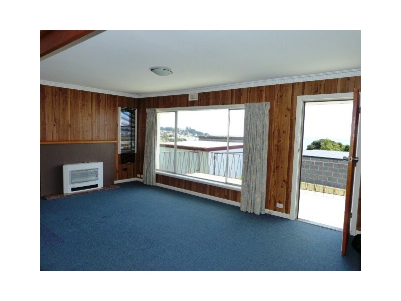 16 Seaside Crescent, Penguin TAS 7316