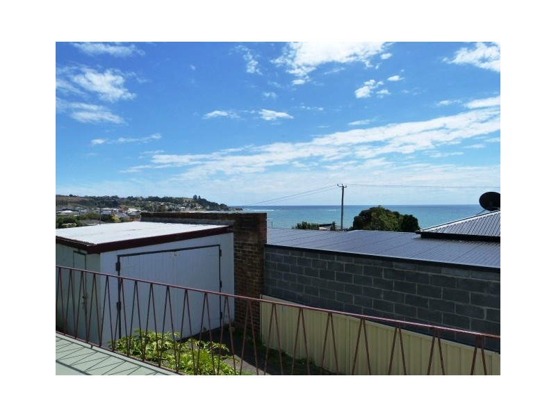 16 Seaside Crescent, Penguin TAS 7316