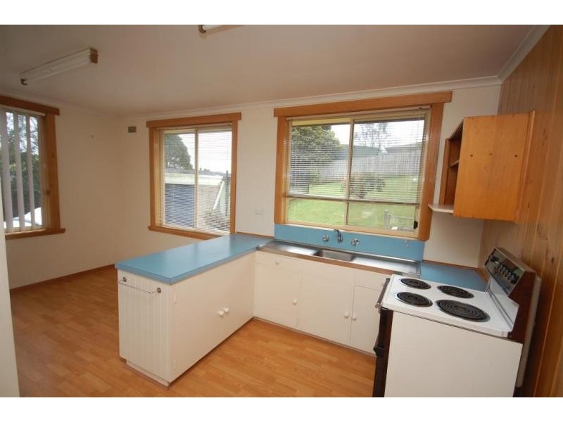 5 South Road, Penguin TAS 7316