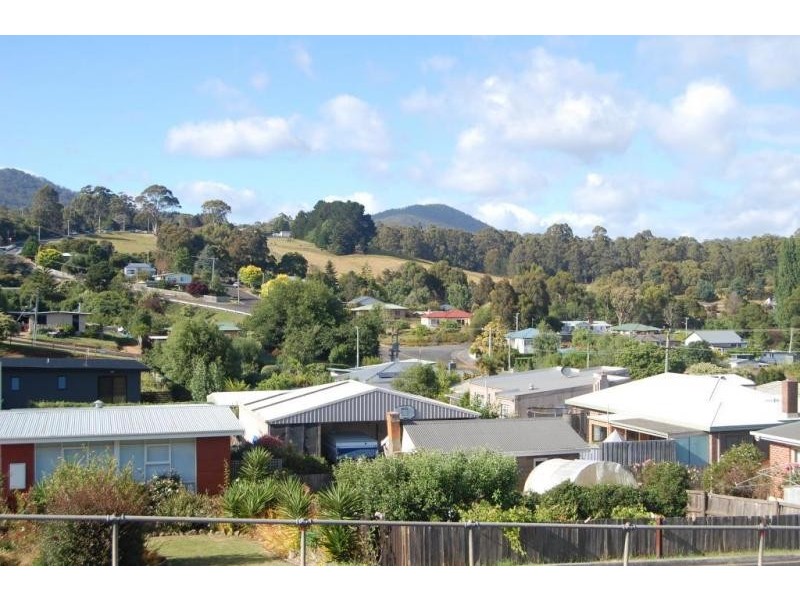 5 South Road, Penguin TAS 7316