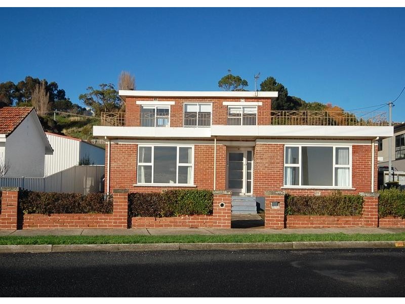 142 Main Road, Penguin TAS 7316
