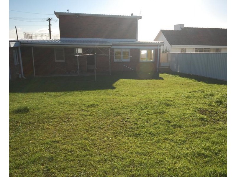 142 Main Road, Penguin TAS 7316