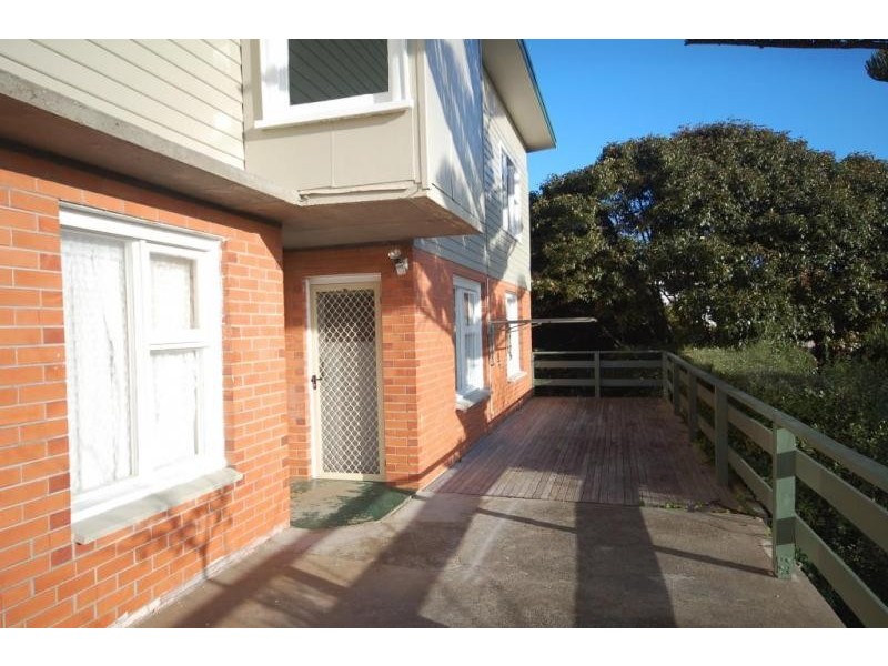 2/21 Quinn Street, Penguin TAS 7316