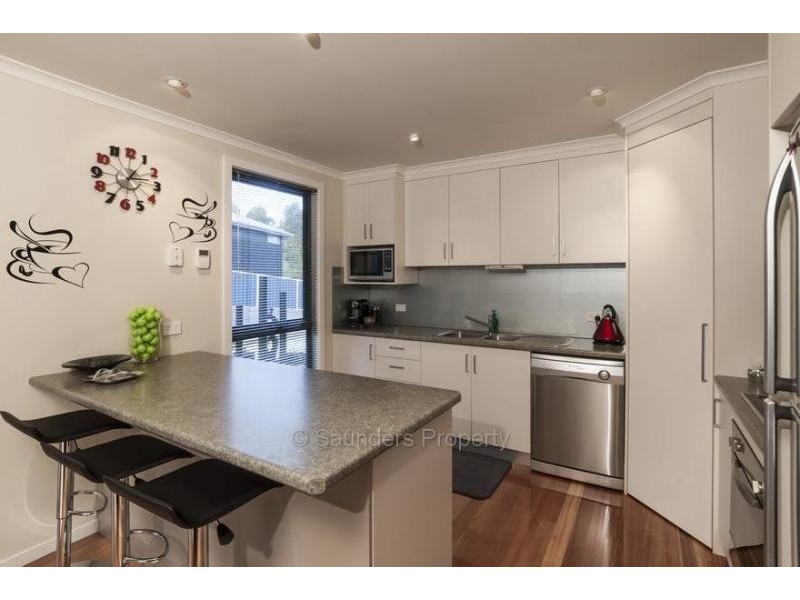 2/9 Tomarah Crescent, Devonport TAS 7310