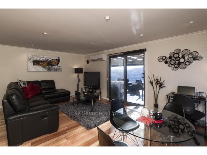 2/9 Tomarah Crescent, Devonport TAS 7310